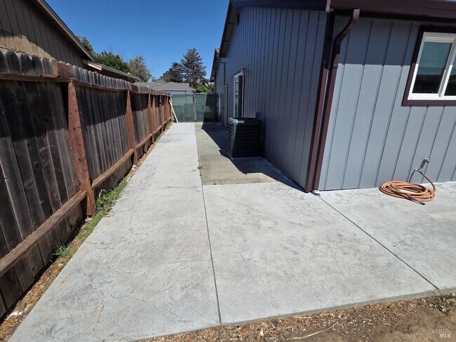 Building Photo - 616 Placer Ln