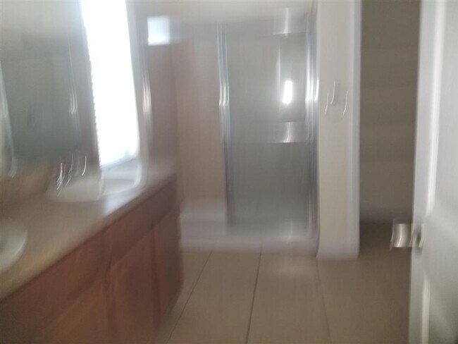 Building Photo - Move in Ready Home in Great Location