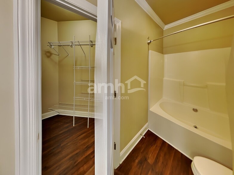 Building Photo - 3014 Waywood Dr