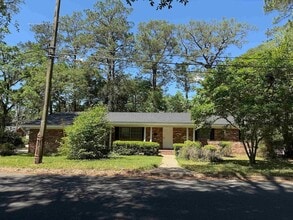 Building Photo - 704 Hillcrest St