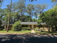 Building Photo - 704 Hillcrest St