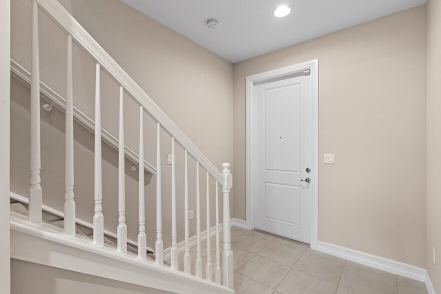 Building Photo - 10103 Akenside Dr