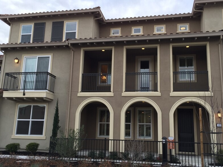 Building Photo - 3260 Giovanni Way
