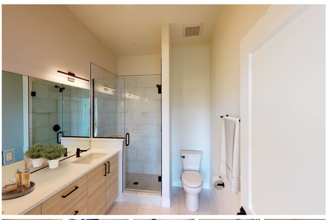 Building Photo - 2578 S Delaware St