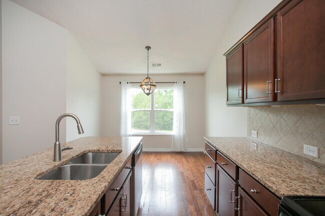 Building Photo - Single-level 2-bed, 2-bath townhome in 55+ community with pool, clubhouse, fitness center and gro...