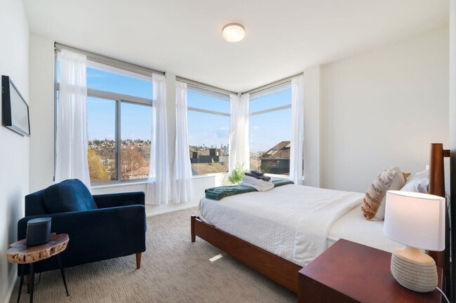 Building Photo - 2323 W Crockett St