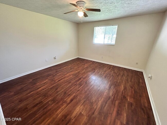 Building Photo - 1028 Bradley Cir