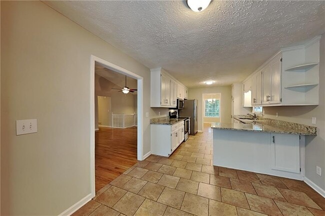 Building Photo - 501 Brooksdale Dr