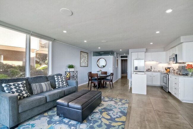 Building Photo - 190 Del Mar Shores Terrace