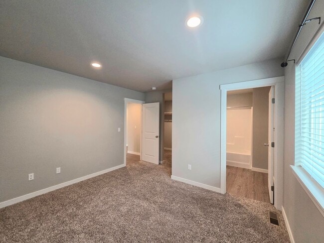 Building Photo - Modern 3 Bed / 2 Bath Rambler | Fully Fenced Yard + 2-Car Garage | Newer Neighborhood