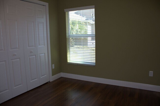 Building Photo - For Rent- 3 Bed 2 Bath