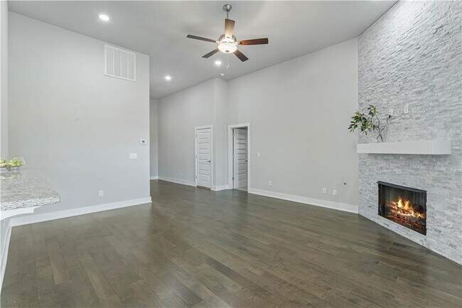 Building Photo - 7302 SW Walnut Grv Ave