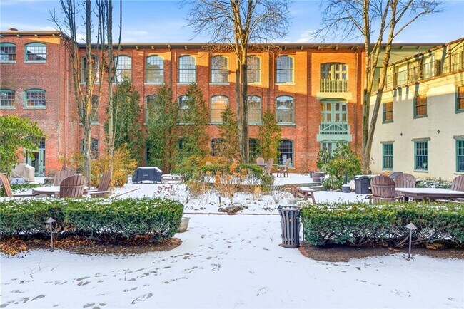 Building Photo - 555 S Water St