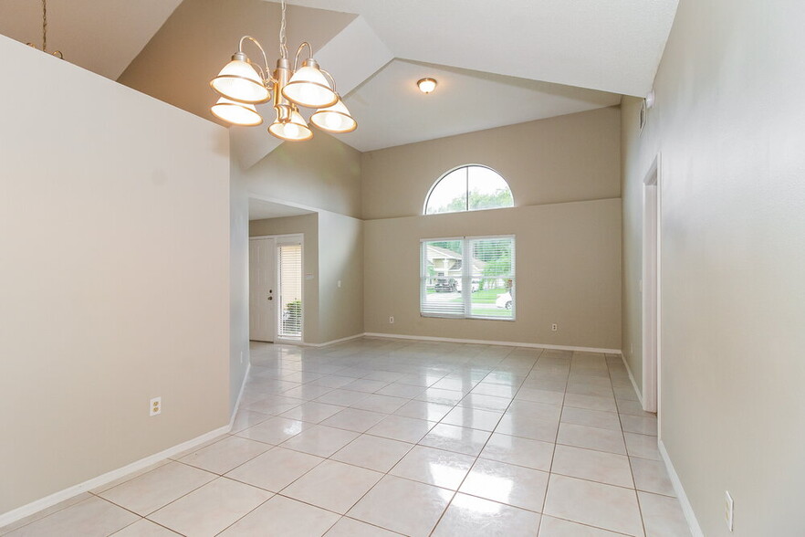 Building Photo - 825 Virginia Woods Ln