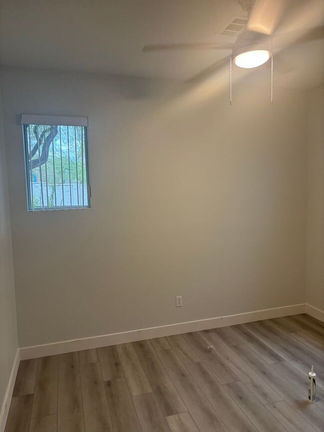 Building Photo - VERY CUTE 2 BEDROOM, SINGLE STORY HOME IN ...