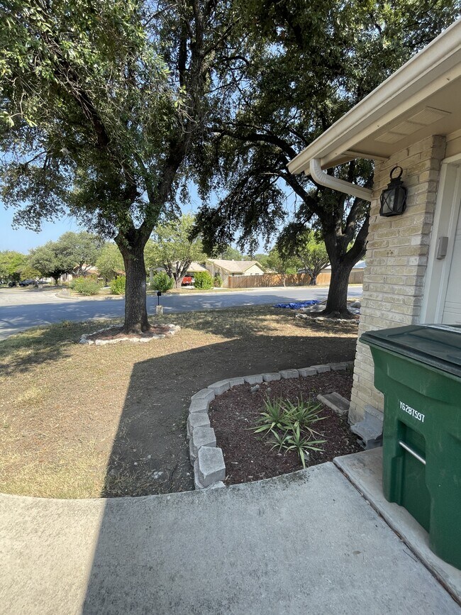 Building Photo - 6306 Madeleine Dr