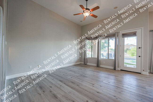 Building Photo - 6806 W Skylark Dr