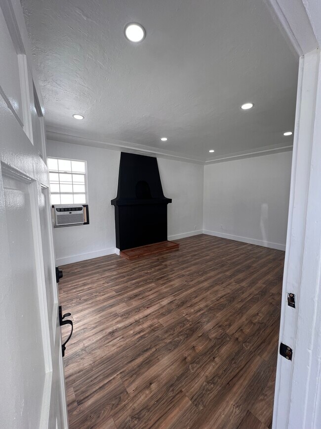 Building Photo - 3021 Fanita St