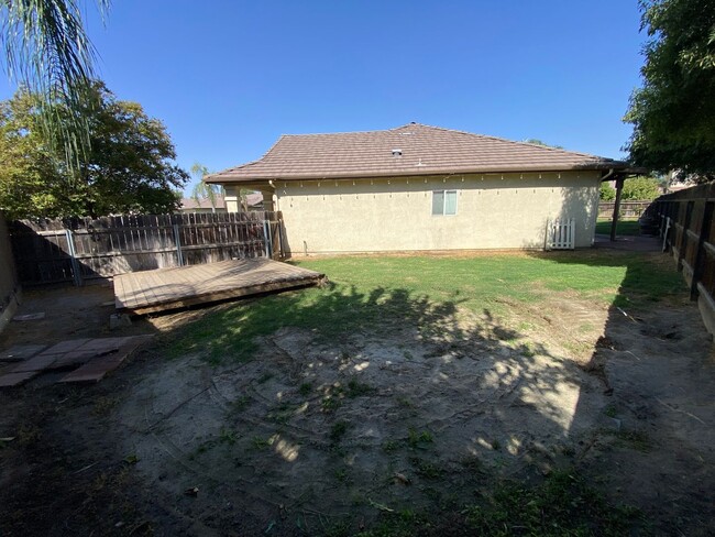 Building Photo - Tulare home for rent