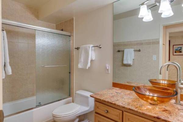 Building Photo - 2255 Kalakaua Ave