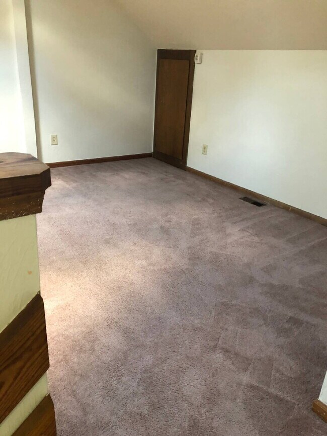 Building Photo - 1/1 With A loft! Perfect One Bedroom at A Great Price!