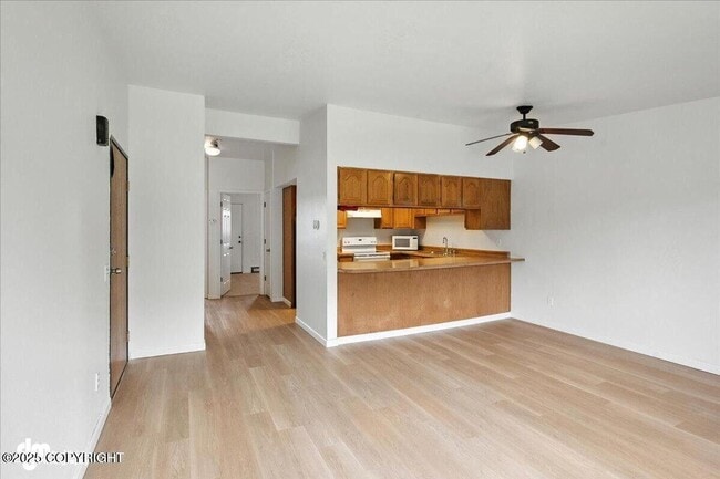 Building Photo - 305 Donna Dr