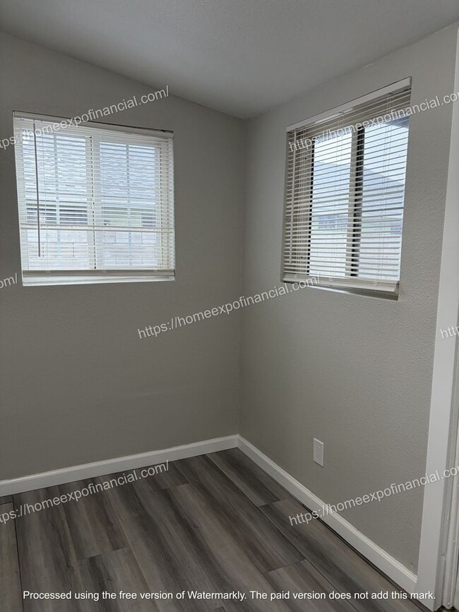 Building Photo - Duplex - Front Nice Home For Rent