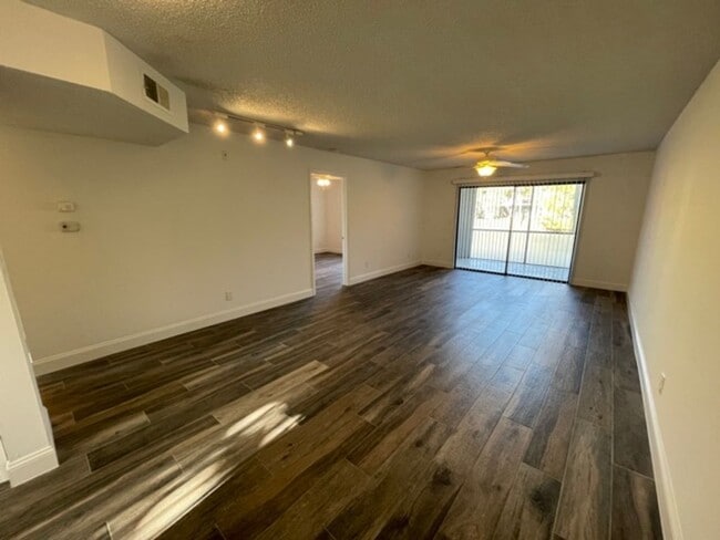 Building Photo - ANNUAL RENTAL - OASIS- 2 BED/2BATH