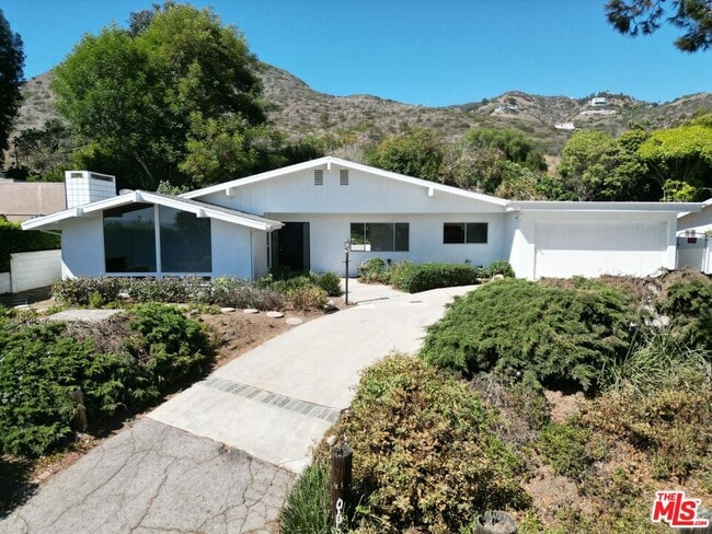 Primary Photo - 31617 Broad Beach Rd
