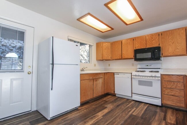 Building Photo - 2 Story Duplex with Loft & Deck