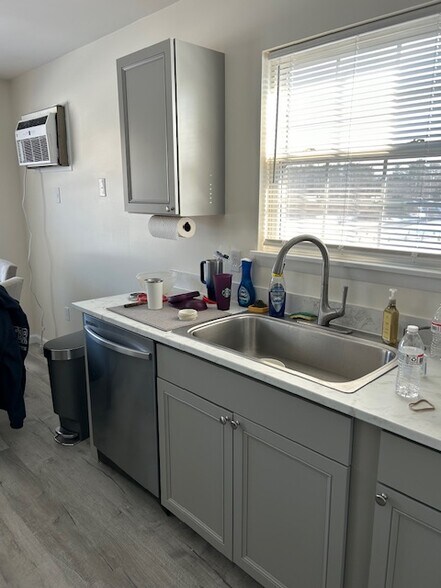 Building Photo - 1305 Brislin Rd