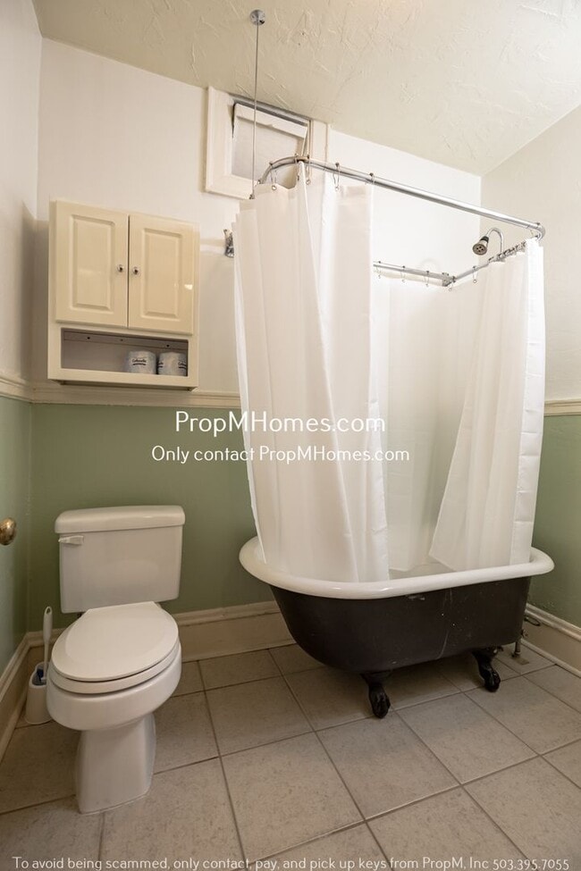 Building Photo - Classic Portland Condo in the Nob Hill Neighborhood!