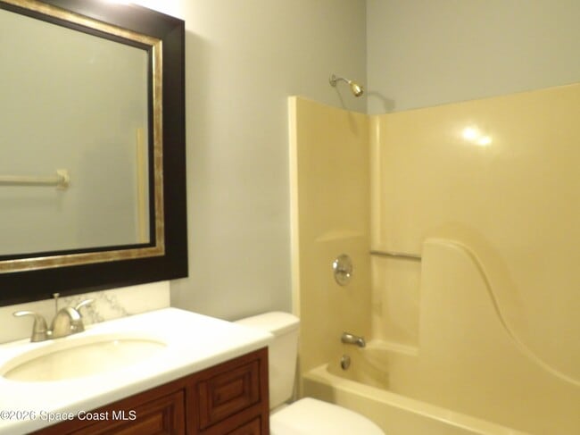 Building Photo - 1006 Locust Ave NW