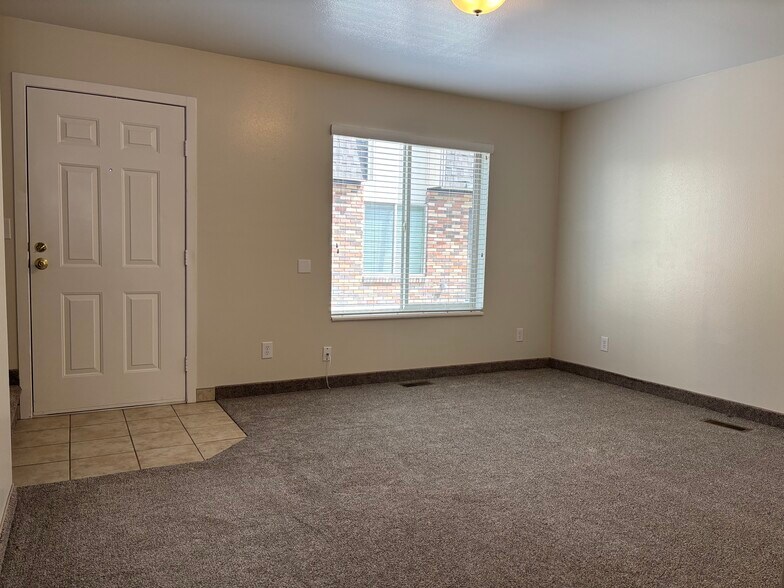 Building Photo - 574 S 200 W