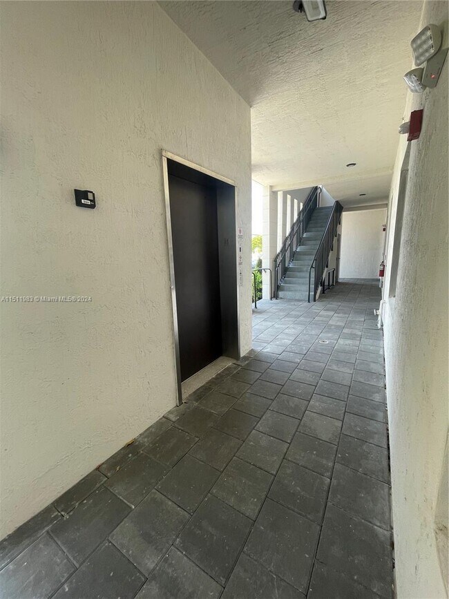 Building Photo - 7905 NW 104th Ave