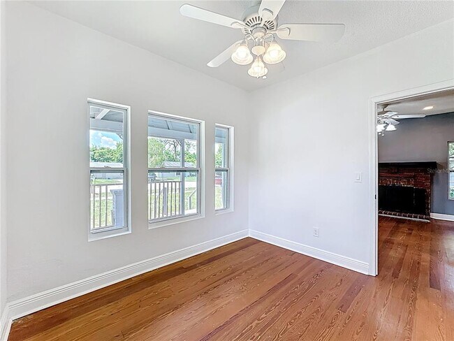 Building Photo - 2409 Drake Dr