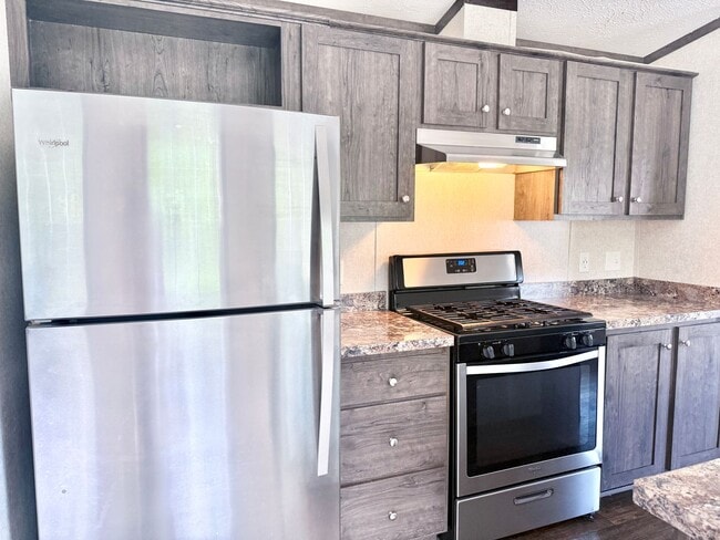 Building Photo - Nearly new 3 bedroom mobile home on a big ...