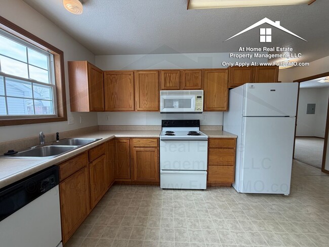 Building Photo - Gates Boulevard 2629–2631 Duplex