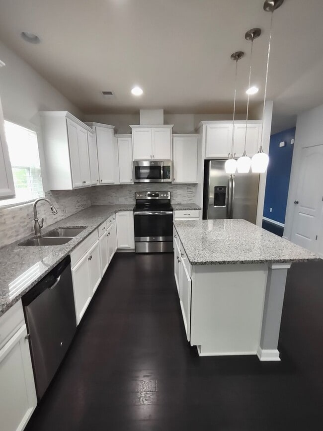 Building Photo - Beautiful Home located in the Clarabella C...