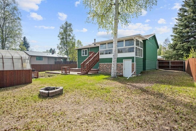 Building Photo - 1611 Madison Dr