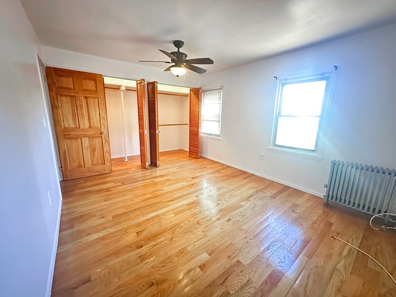 Mater bedroom with walk in closet. - 13452 175th St