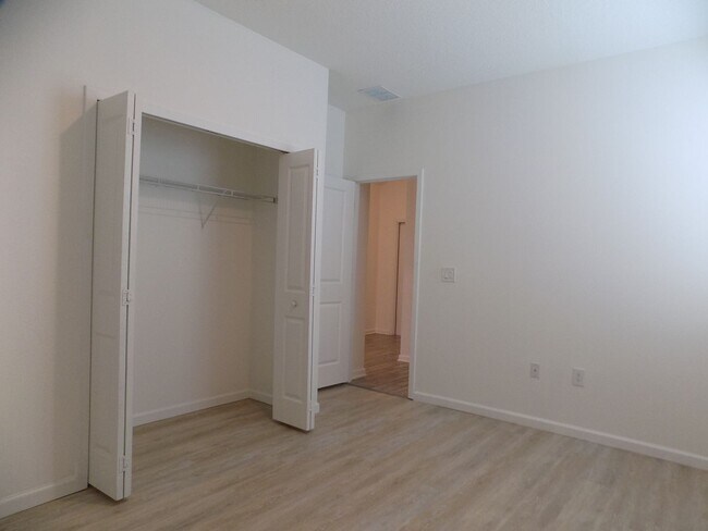 Building Photo - 1713 Chatsworth Cir