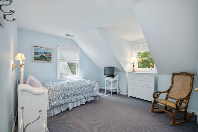 Building Photo - 268 Under Mountain Rd