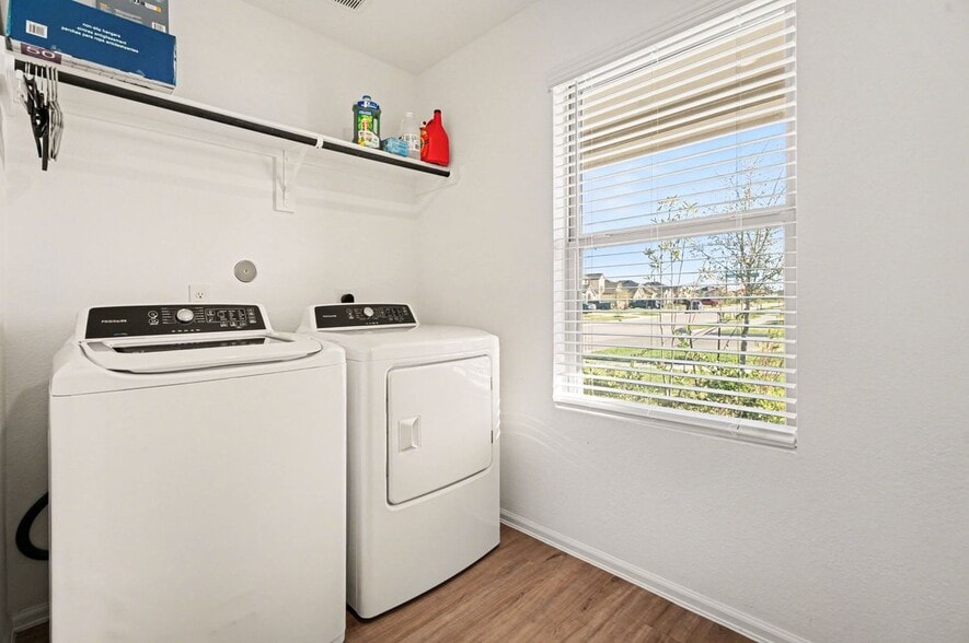 Building Photo - 9502 Brookside Point Dr