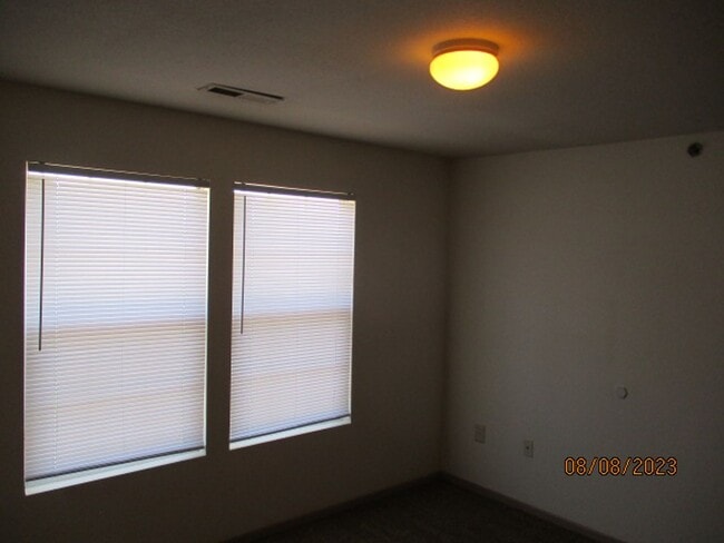 Building Photo - 913 Westridge Dr