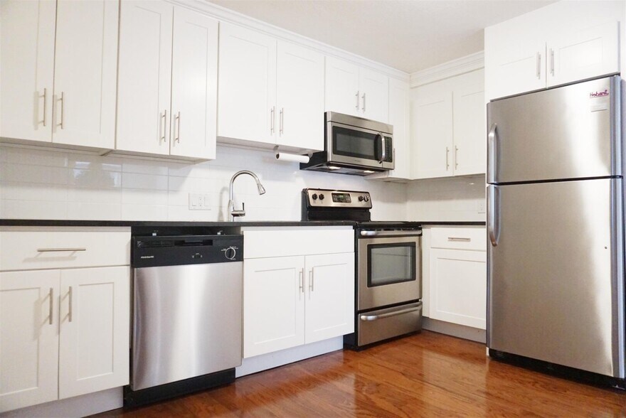 Primary Photo - 7 Blair Pl