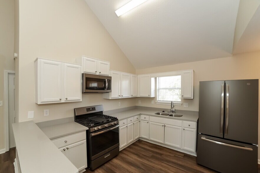 Building Photo - 1467 Waterton Trail