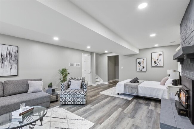 Building Photo - 33W067 Bonnie St