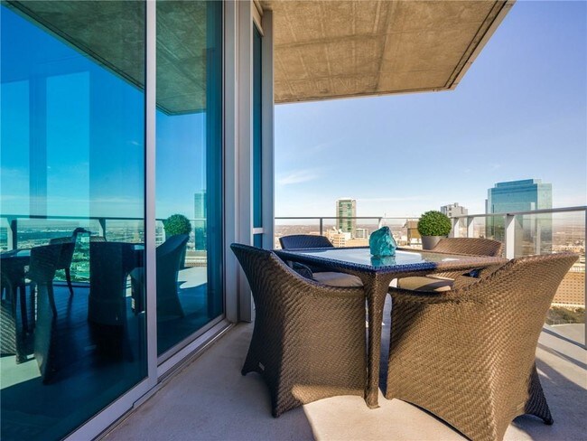 Building Photo - 1301 Throckmorton St