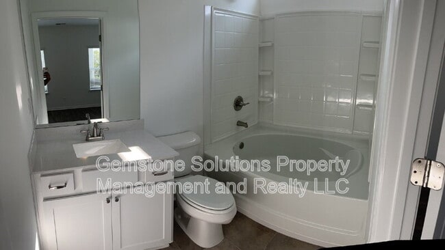 Building Photo - 2213 Zeva Cir